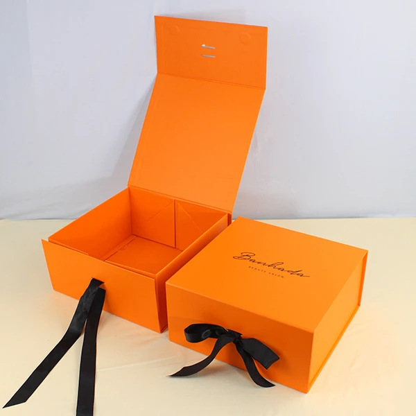 Magnetiko nga Regalo nga Papel nga Kahon .